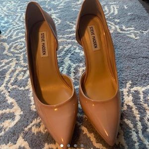 STEVE MADDEN PATENT LEATHER NUDE SHOES